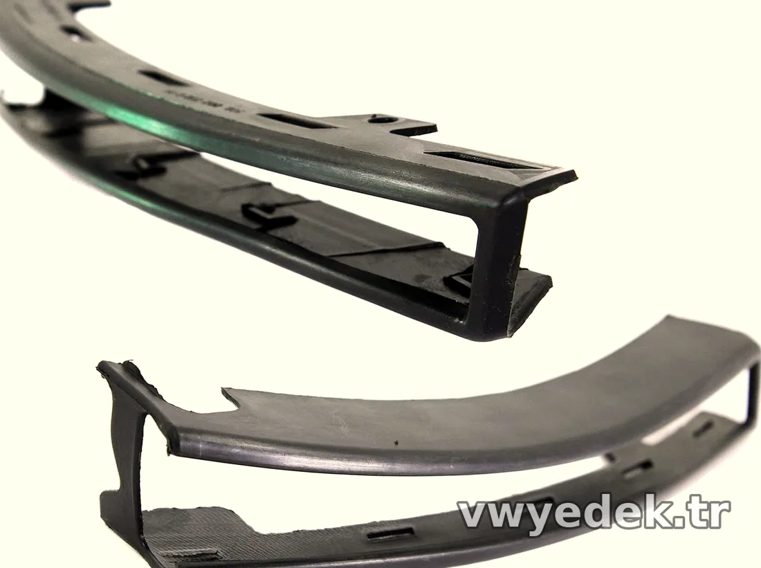 Ön Tampon Bandı Sağ - Volkswagen - Passat 2006 > – İTHAL – 3C0807718AGRU” loading=”lazy” /></figure>
<p class=