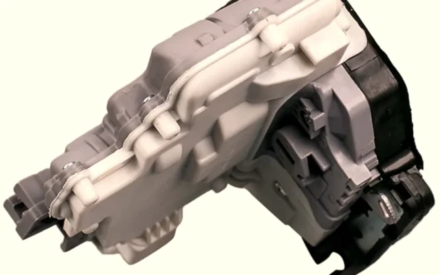 Kapı Klidi Sol Arka – Audi A4 (8K0839015)